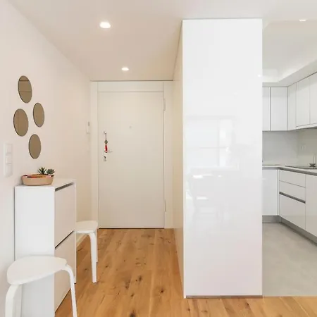 Trendy 2br Flat W/ Parking By Lovelystay Βίλα Νόβα ντε Γκάια