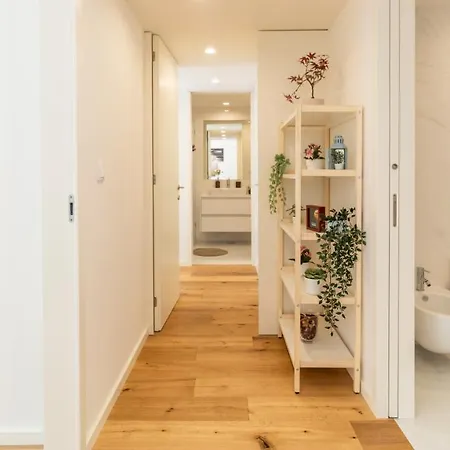 Trendy 2br Flat W/ Parking By Lovelystay
