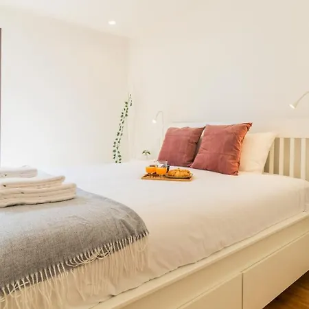 Trendy 2br Flat W/ Parking By Lovelystay Διαμέρισμα Βίλα Νόβα ντε Γκάια