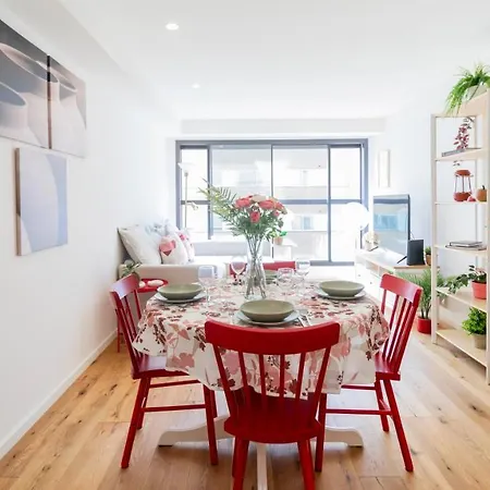 Trendy 2br Flat W/ Parking By Lovelystay * Βίλα Νόβα ντε Γκάια