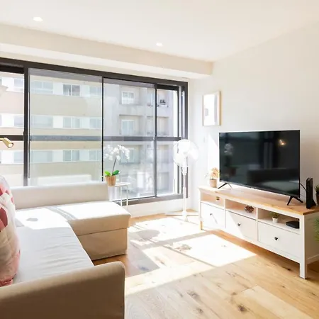 Διαμέρισμα Trendy 2br Flat W/ Parking By Lovelystay