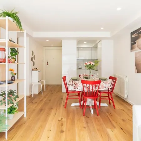 Trendy 2br Flat W/ Parking By Lovelystay Διαμέρισμα *
