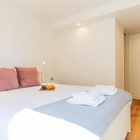 Διαμέρισμα Trendy 2br Flat W/ Parking By Lovelystay *