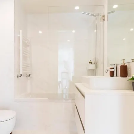 Trendy 2br Flat W/ Parking By Lovelystay Διαμέρισμα Βίλα Νόβα ντε Γκάια