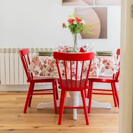 Trendy 2br Flat W/ Parking By Lovelystay Διαμέρισμα