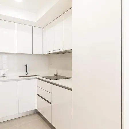 Trendy 2br Flat W/ Parking By Lovelystay *