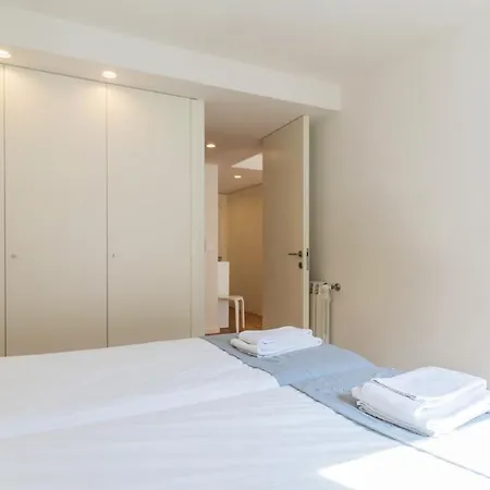 Trendy 2br Flat W/ Parking By Lovelystay
